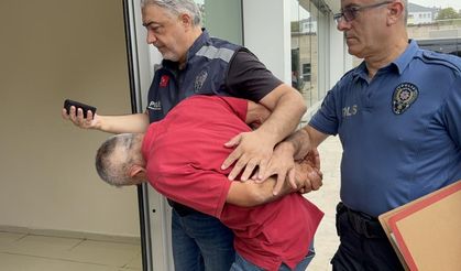 Cep telefonuyla kadını çekti, darbedilip polise teslim edildi