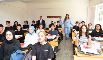 Balduk ailesinden eğitime vefa: Öğrencilere çanta ve forma hediyesi