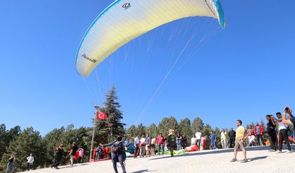 Dulkadiroğlu'nda yamaç paraşütü şöleni