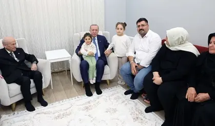 Erdoğan ve Devlet Zirvesi depremzede ailenin evinde
