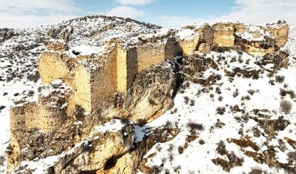 2 Bin yıllık kale karla kaplandı, Manzara nefes kesti