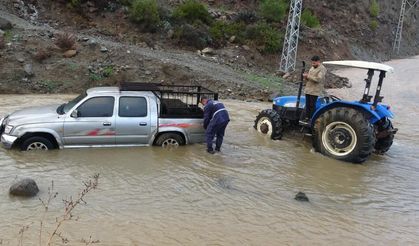 Hatay’da sağanak kabusa döndü: Caddeler göle döndü