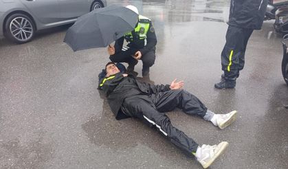 Yağmurlu havada kaza: Komiserden insanlık dersi