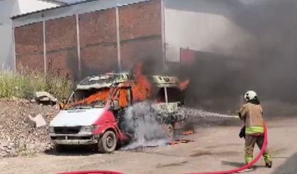 Kahramanmaraş'ta minibüs alevlere teslim oldu