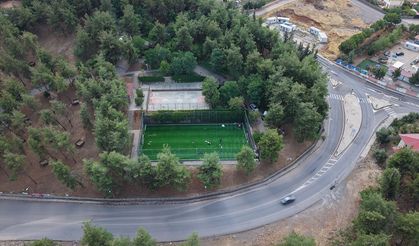 Türkoğlu’nda halı saha baştan sona yenileniyor