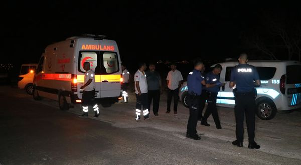 Adana’da yol kenarında vücudunda yaralar olan erkek cesedi bulundu