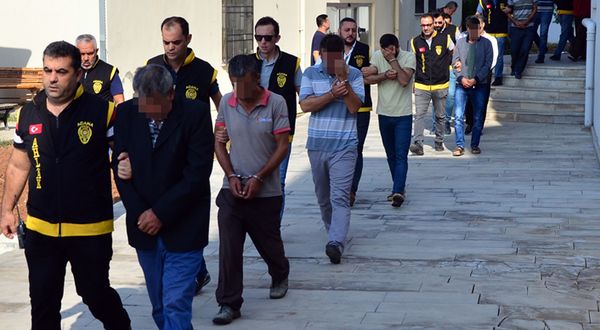 Adana'da adım adım fuhuş takibi! 54 kişi yakalandı...