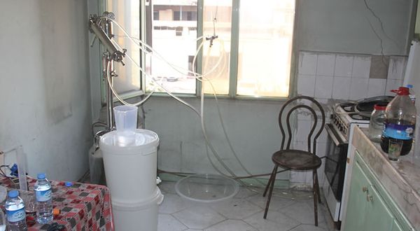 Adana'da buda oldu! Süt sağma makinesiyle kaçak rakı ürettiler