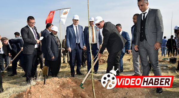 Türkoğlu'nda 20 bin fidan toprakla buluştu