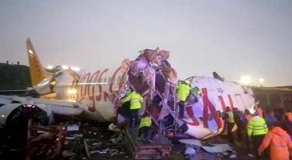 İstanbul'da 177 yolcuyu taşıyan uçak pistten çıktı, 3'e bölündü...