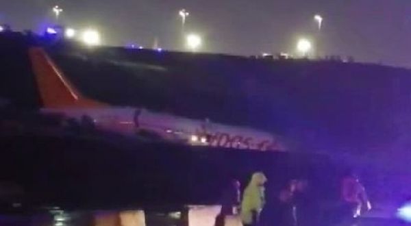 İstanbul'da uçak kazasına giden polis aracı kaza yaptı! 5 polis yaralı...