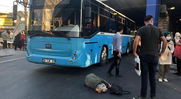 Ankara’da durağa giden kadına halk otobüsü çarptı!
