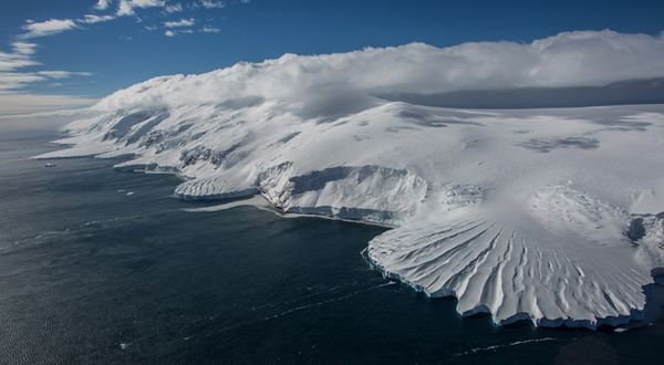 Antarktika üzerinde dehşet saçan görüntü. Dünya alarm veriyor