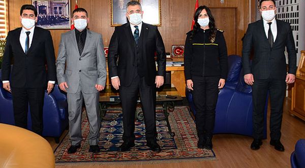 Kocaeli'de 900 bin liralık rüşveti geri çeviren polisler ödüllendirildi