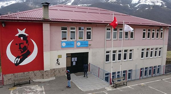 Trabzon'da 11 okulda koronavirüs alarmı! 45 öğretmen pozitif çıktı