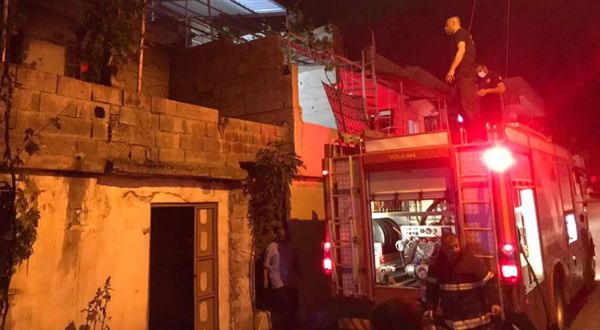Kahramanmaraş'ta bir kişi evini ateşe verip kaçtı