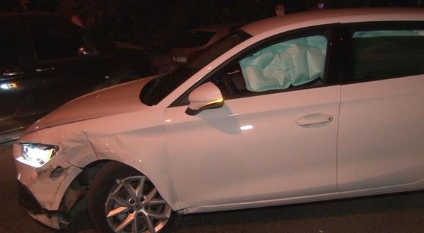 Kağıthane’de alkollü sürücü park halindeki 5 otomobile çarptı