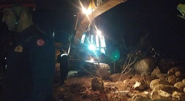 Kahramanmaraş'ta yük kamyonu uçuruma yuvarlandı: 2 ölü