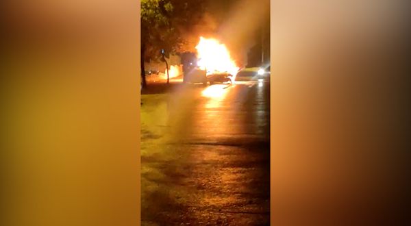 Kahramanmaraş'ta seyir halindeki otomobil alev alev yandı