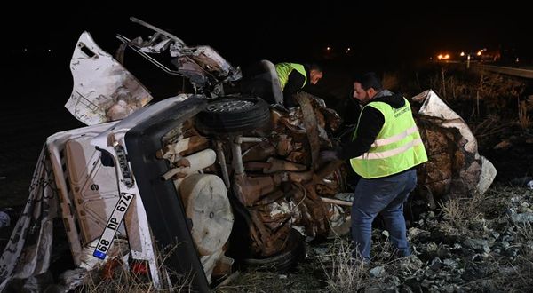 Aksaray'da iki otomobil kafa kafaya çarpıştı: 7 kişi yaşamını yitirdi