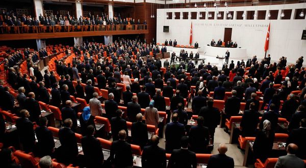 AKP ve MHP Meclis'e sundu! HDP bayram ediyor