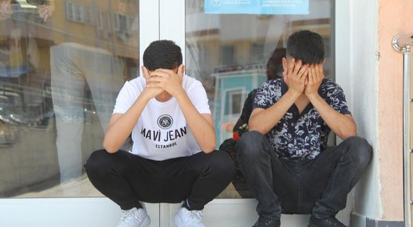 İzmir'de özel okula haciz şoku! Öğrencileri kapının önüne koydular
