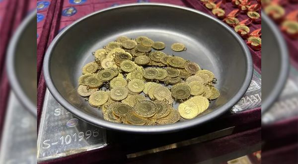 Gram altın fiyatları durmuyor! Kuyumcular bile şaşırıyor: 'Artık 10 lira birden...'