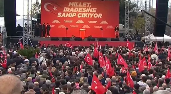 Binlerce İstanbullu İmamoğlu'na destek için Saraçhane'ye akın etti