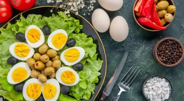 Artan pişmiş yumurtalar atılmalı mı? Yeniden ısıtma sağlığı nasıl etkiler?