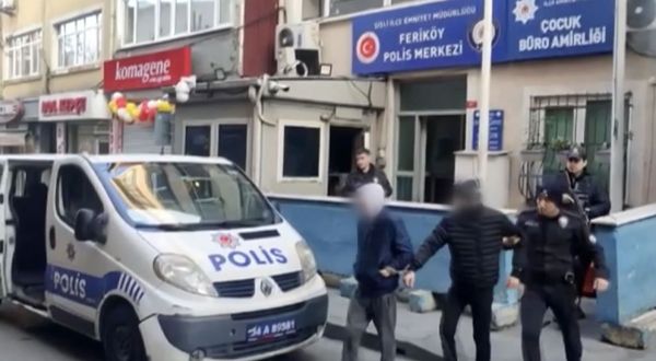 İstanbul'da 'pes' dedirten olay! Bu da oldu, çiğ köfte dürüm içinden çıktı