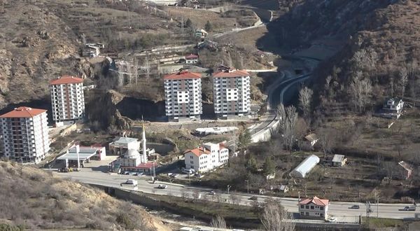 Bir mahallenin başı onlarla dertte!