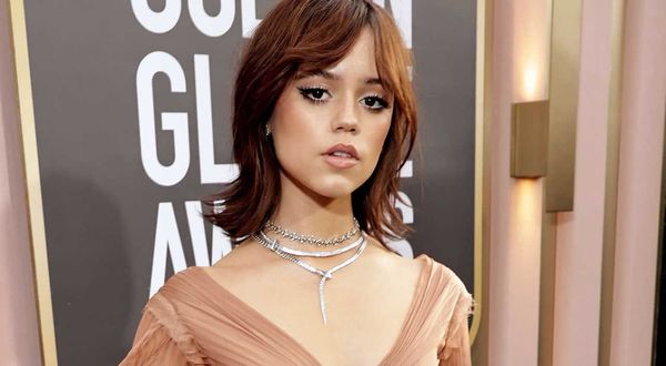 Wednesday yıldızı Jenna Ortega gecelikli pozuyla beğeni butonunu çökertti