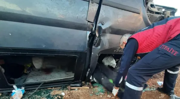 Mardin'de minibüs devrildi: Çok sayıda ölü ve yaralı var