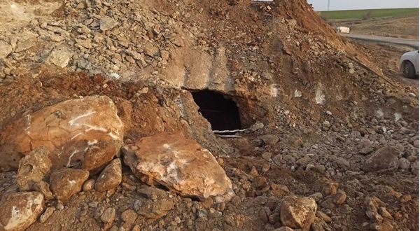 Yol çalışmasında 1600 yıllık oda mezar bulundu