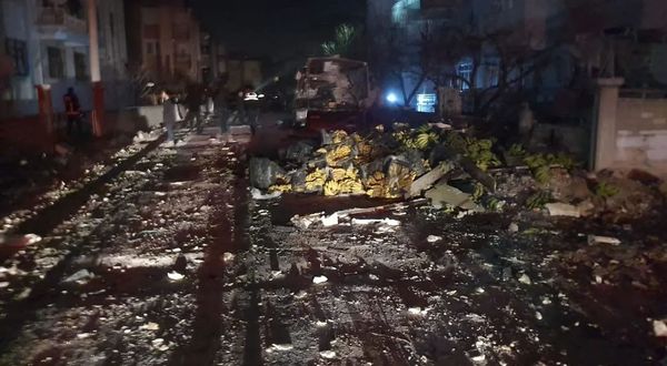 O ilde gece yarısı korkutan patlama! Ortalık savaş alanına döndü