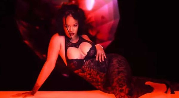 Rihanna şehvetli yeni reklamında ağızları açık bıraktı