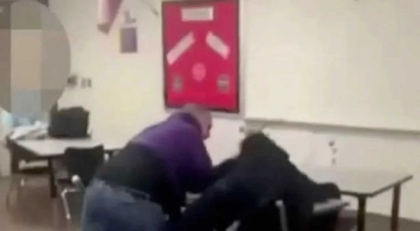Sınıfta öğretmen şiddeti kamerada