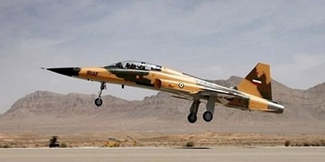 İran'da askeri tipi uçak düştü, pilot öldü!