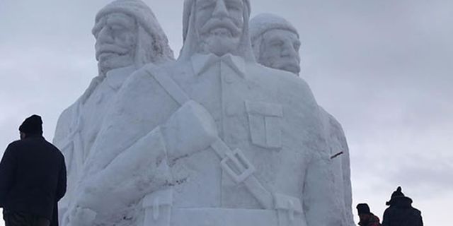 Türkiye’nin en büyük kardan heykelleri yapıldı!