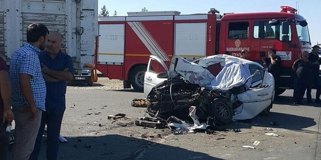 Kahramanmaraş'ta otomobil kamyona ok gibi saplandı: 1 ölü