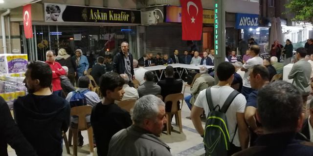 Akçakale ilçesinde şehit olan Cihan Güneş'in baba evine Türk Bayrağı asıldı