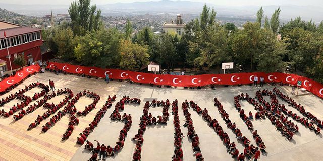 Kahramanmaraş'ta öğrencilerden 'Barış Pınarı Harekatı'na anlamlı destek