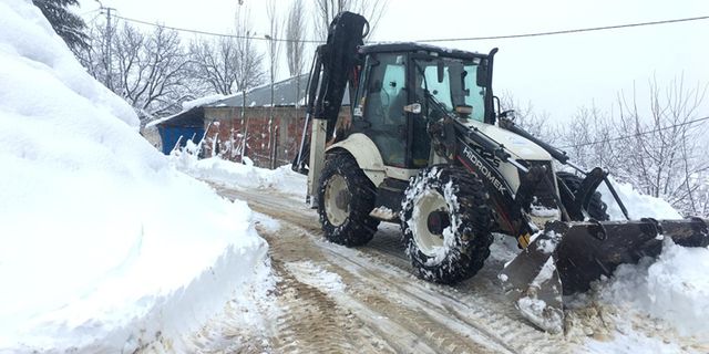 Dulkadiroğlu'nda karla mücadele çalışmaları devam ediyor