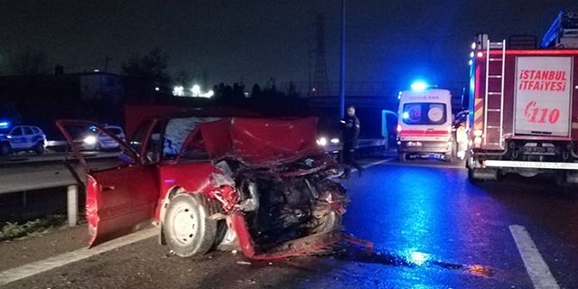 İstanbul'da TEM'de feci kaza! Araçtan fırlayıp can verdiler