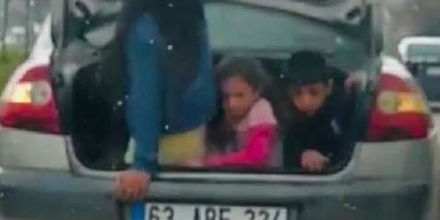 Şanlıurfa'da trafikte şoke eden görüntü! Çocuklara bagajda balık istifi!