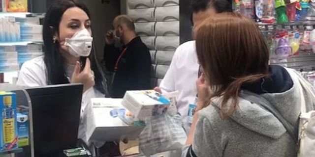 Eczanelerde ücretsiz maske dağıtımı başladı