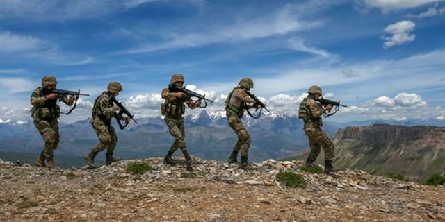 Komandolar göz açtırmıyor! 10 PKK/YPG'li terörist etkisiz hale getirildi