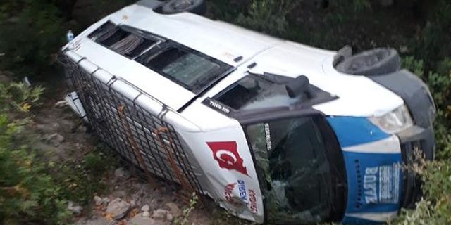 Kahramanmaraş'ta yolcu minibüsü köprüden şarampole uçtu: 2'si ağır 6 yaralı