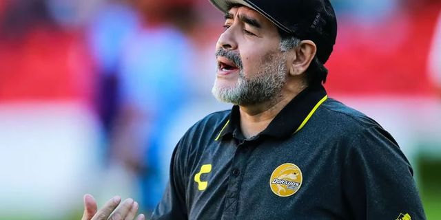 Futbol efsanesi Diego Armando Maradona hayatını kaybetti