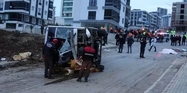 Samsun'da belediyenin işçi servisi devrildi: Ölü ve yaralılar var